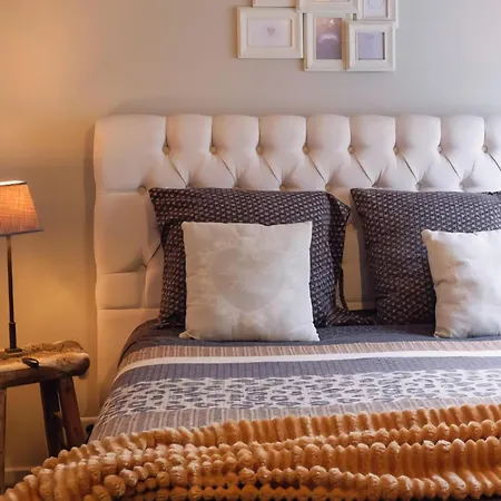 Spacious In Somme-leuze Feriehus *