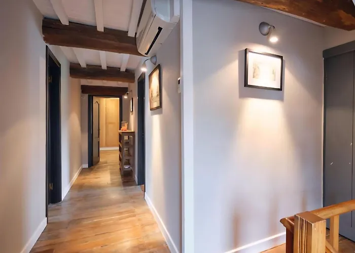 Spacious In Somme-leuze Дом отдыха *